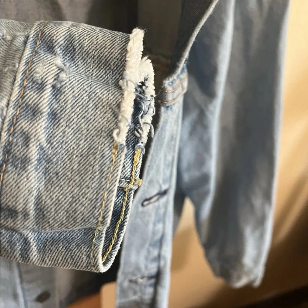 Levi’s Trucker Jacket XL PC9-A5782-0002 Distressed Denim Fade Button Front 25x30 - Picture 5 of 9